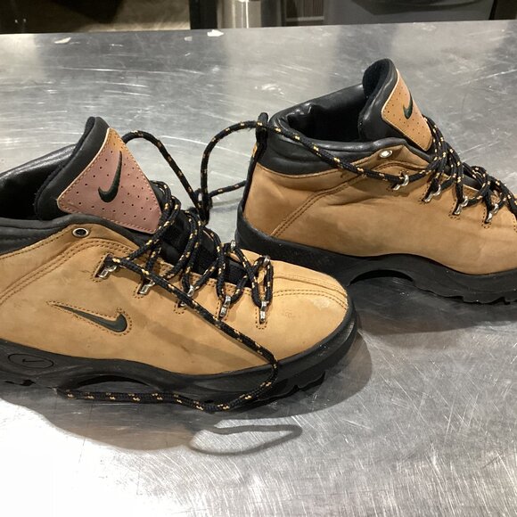 Nike Hiking Boots – Brown - Picture 2 of 5
